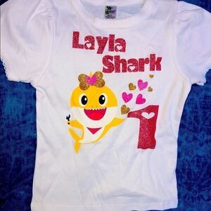 NWOT Girls 2T Laughing Giraffe Baby Shark Shirt